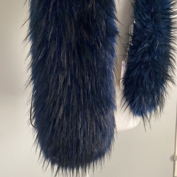 Fashion Apparel & Accessories Navy Fur Scarf - Picture 3 of 9
